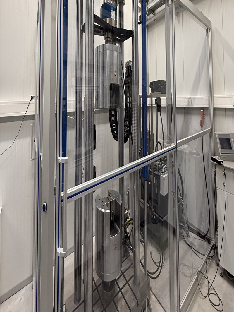 Universalprüfmaschine Universalprüfmaschine