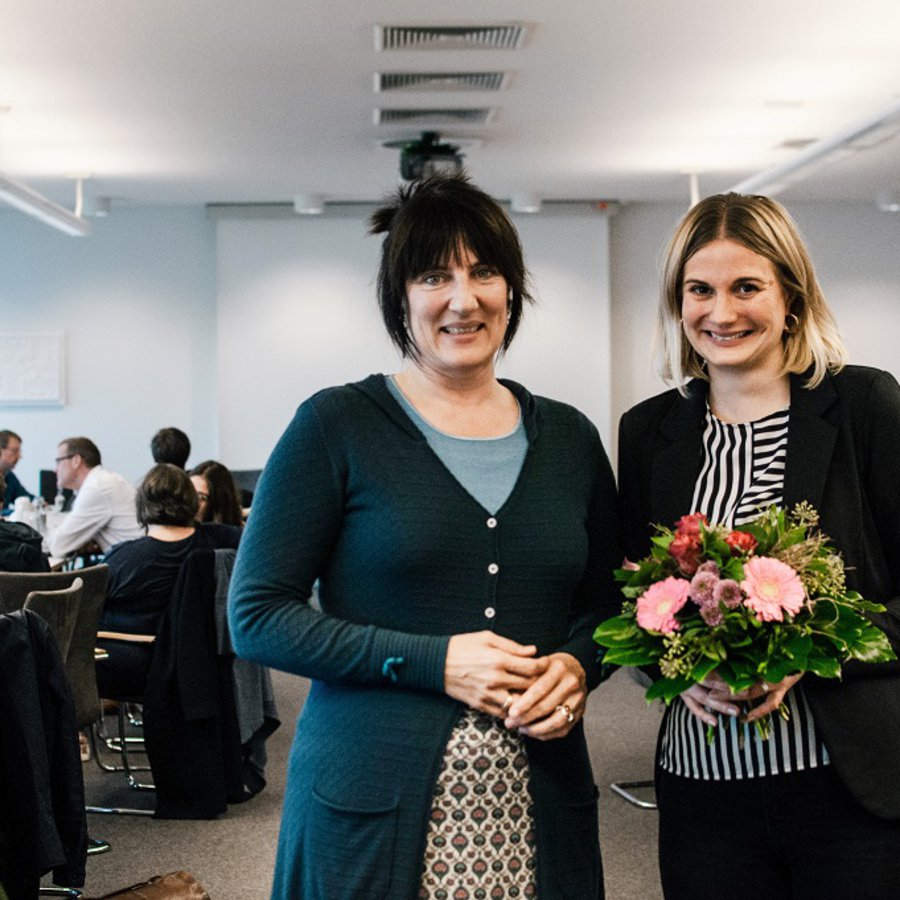 Prof. Dr. Marita Sperga und Alexa Magsaam