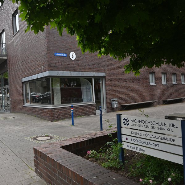 Kleines Hörsaalgebäude außen