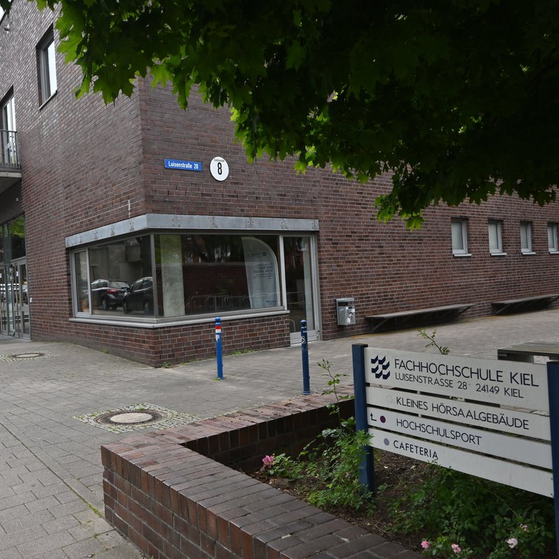 Kleines Hörsaalgebäude außen