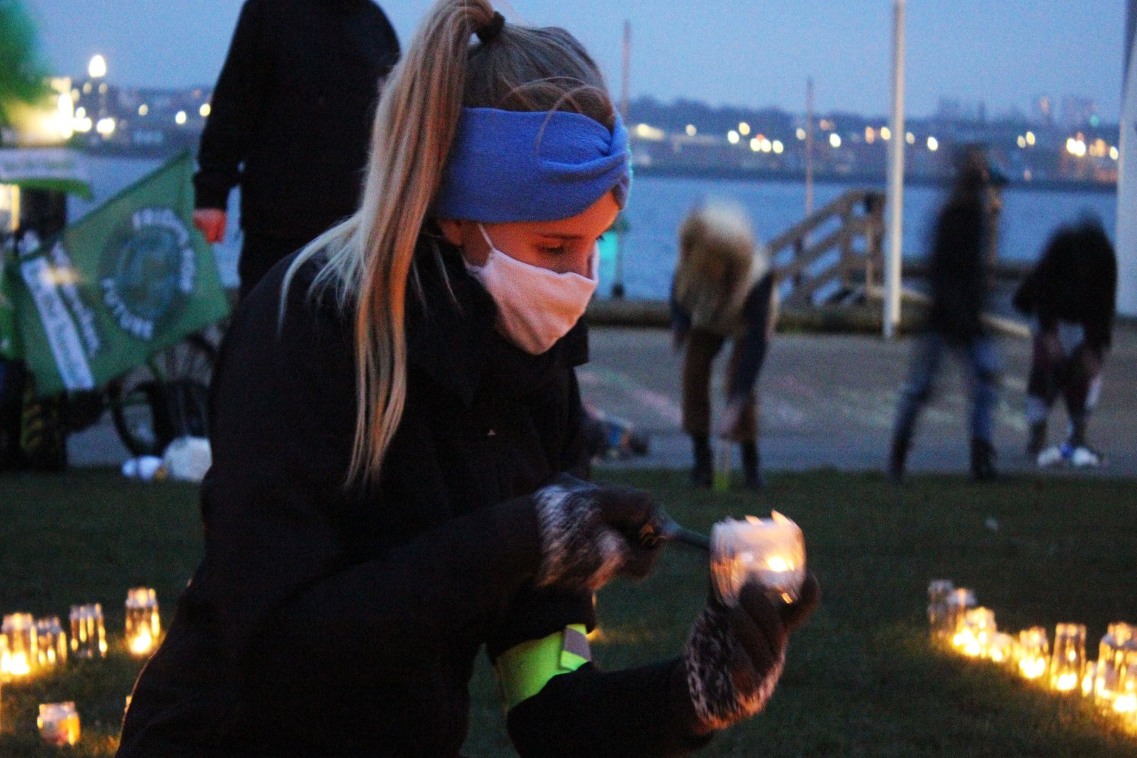 Aktion Students For Future Kerzen vor dem Landtag