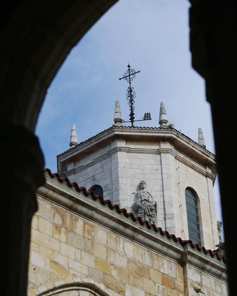eine Kathedrale mit aufwendigen Verzierungen