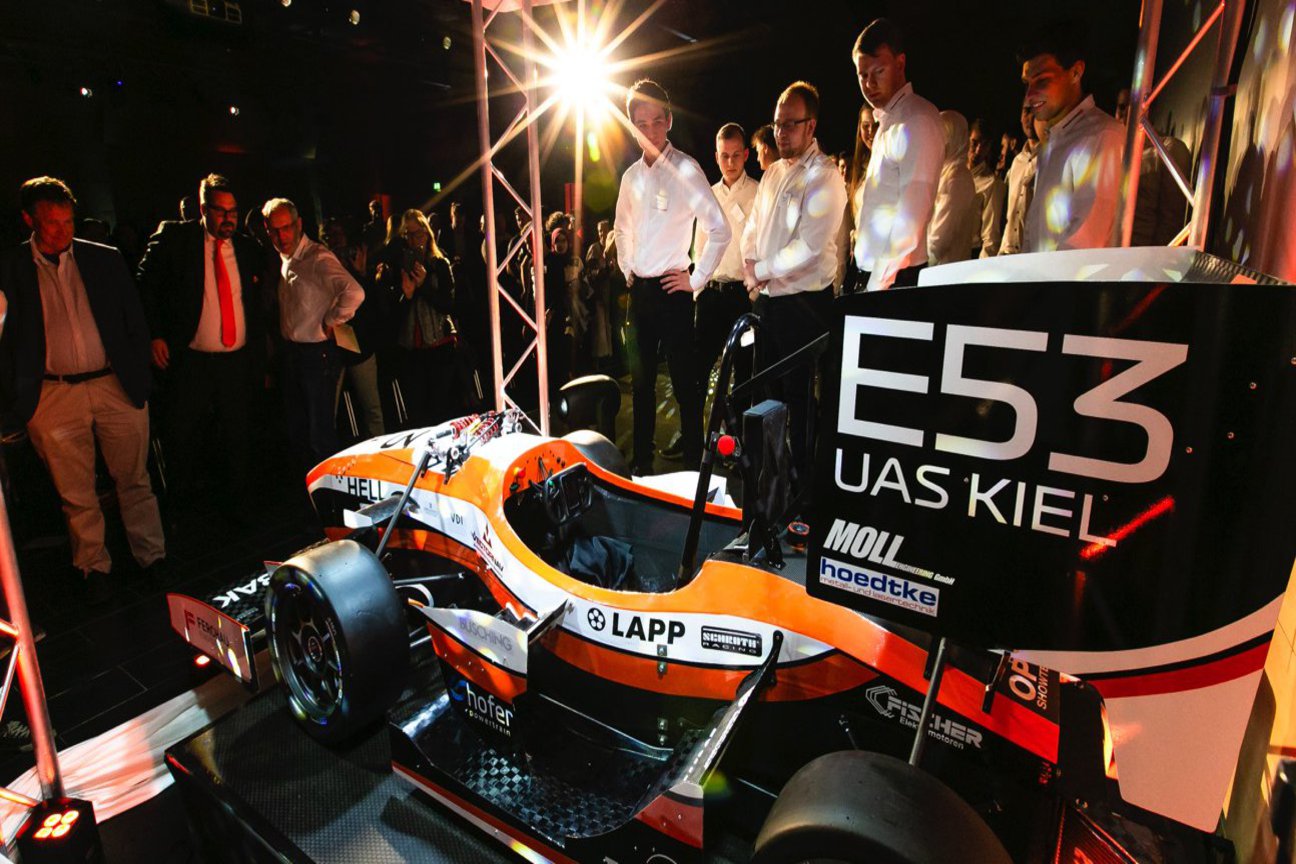 Im Rampenlicht: Die neue Konstruktion des Raceyard-Teams. Foto: Molter