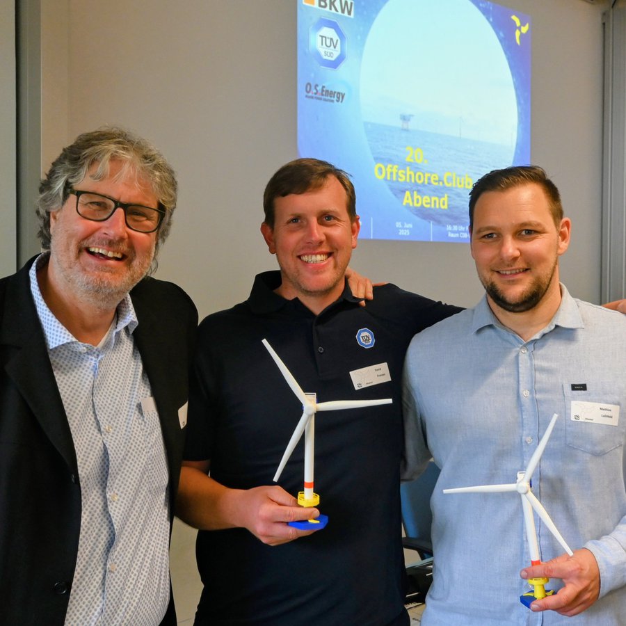 Organisator Dipl.-Ing. Thomas Abraham freute sich über die Vorträge der Alumni David Franzen und Mathias Leifeld (v.l.n.r.). Organisator Dipl.-Ing. Thomas Abraham freute sich über die Vorträge der Alumni David Franzen und Mathias Leifeld (v.l.n.r.).