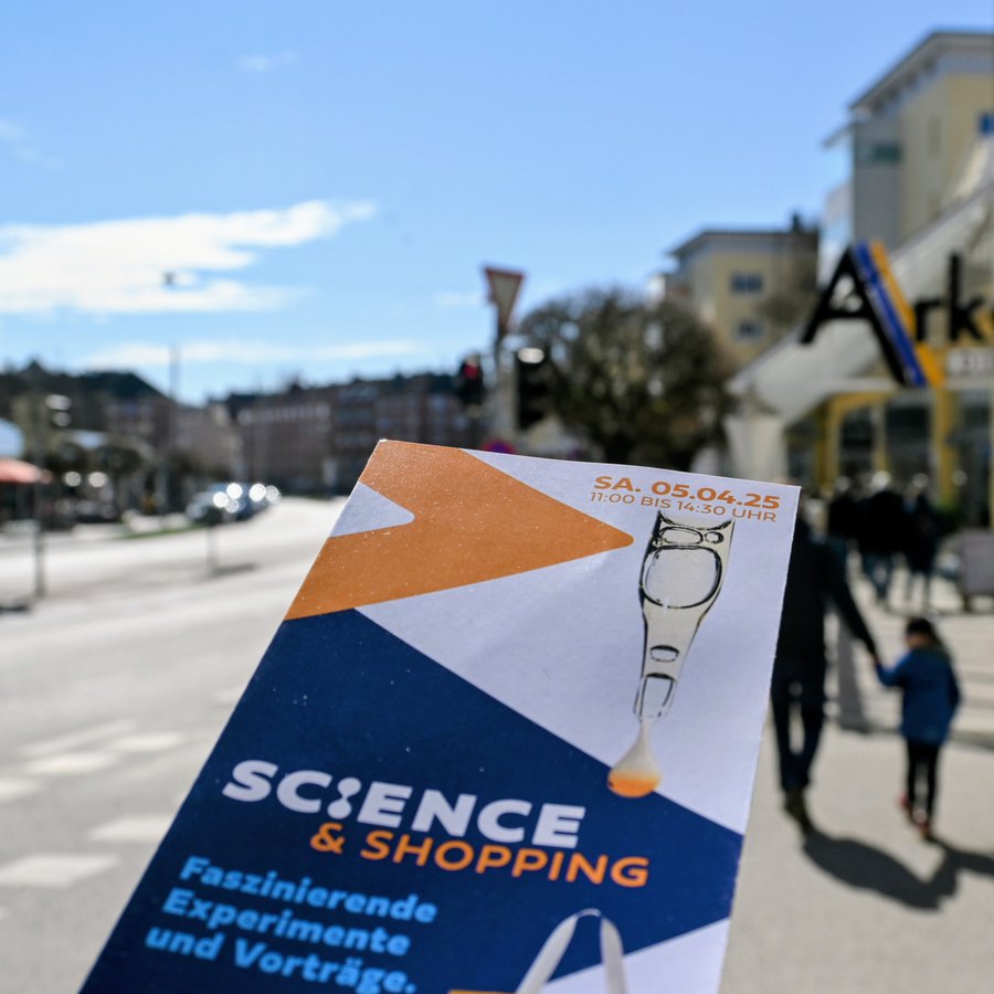 Die Holtenauer Straße in Kiel wurde am Samstag, 5. April, zum Campus.