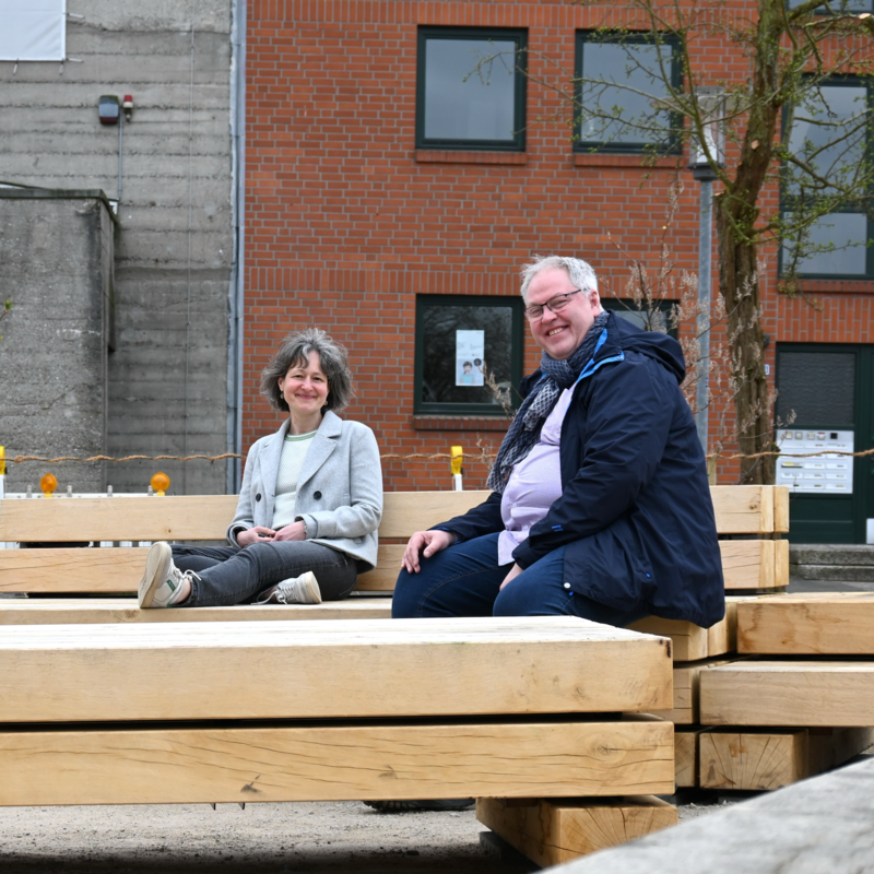 Kanzlerin Dr. Anja Franke-Schwenk und Eugen Siefert aus der Bau- und Liegenschaftsabteilung freuen sich über die Fertigstellung.