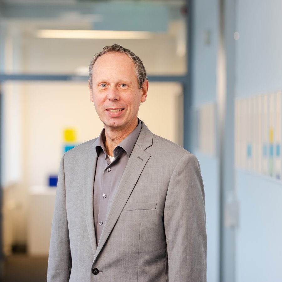Ulrich_Jetzek Portraitaufnahme Prof. Ulrich Jetzek