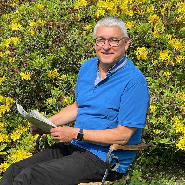 Mann im Garten