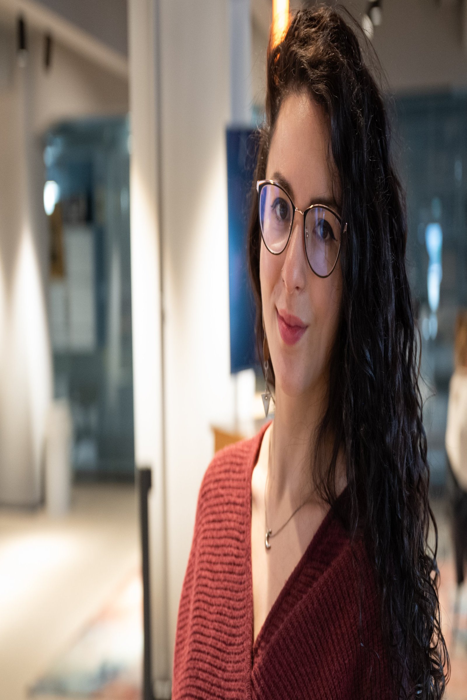 eine Frau mit Brille