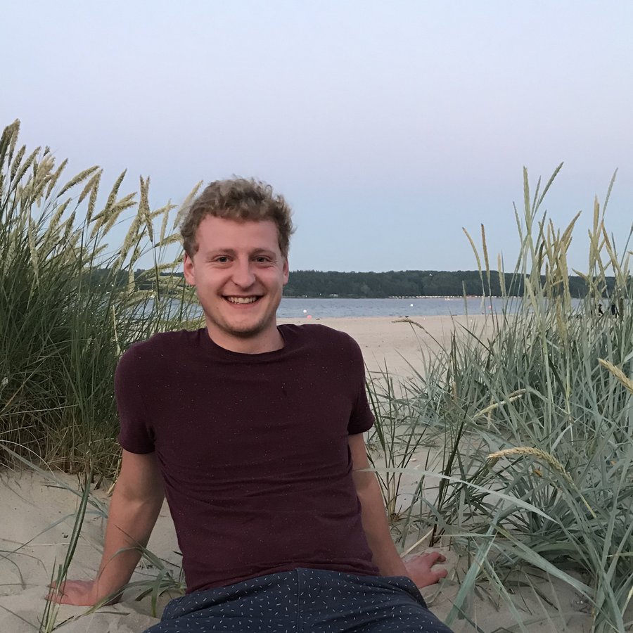 Foto: Baxmann Ein Mann am Strand