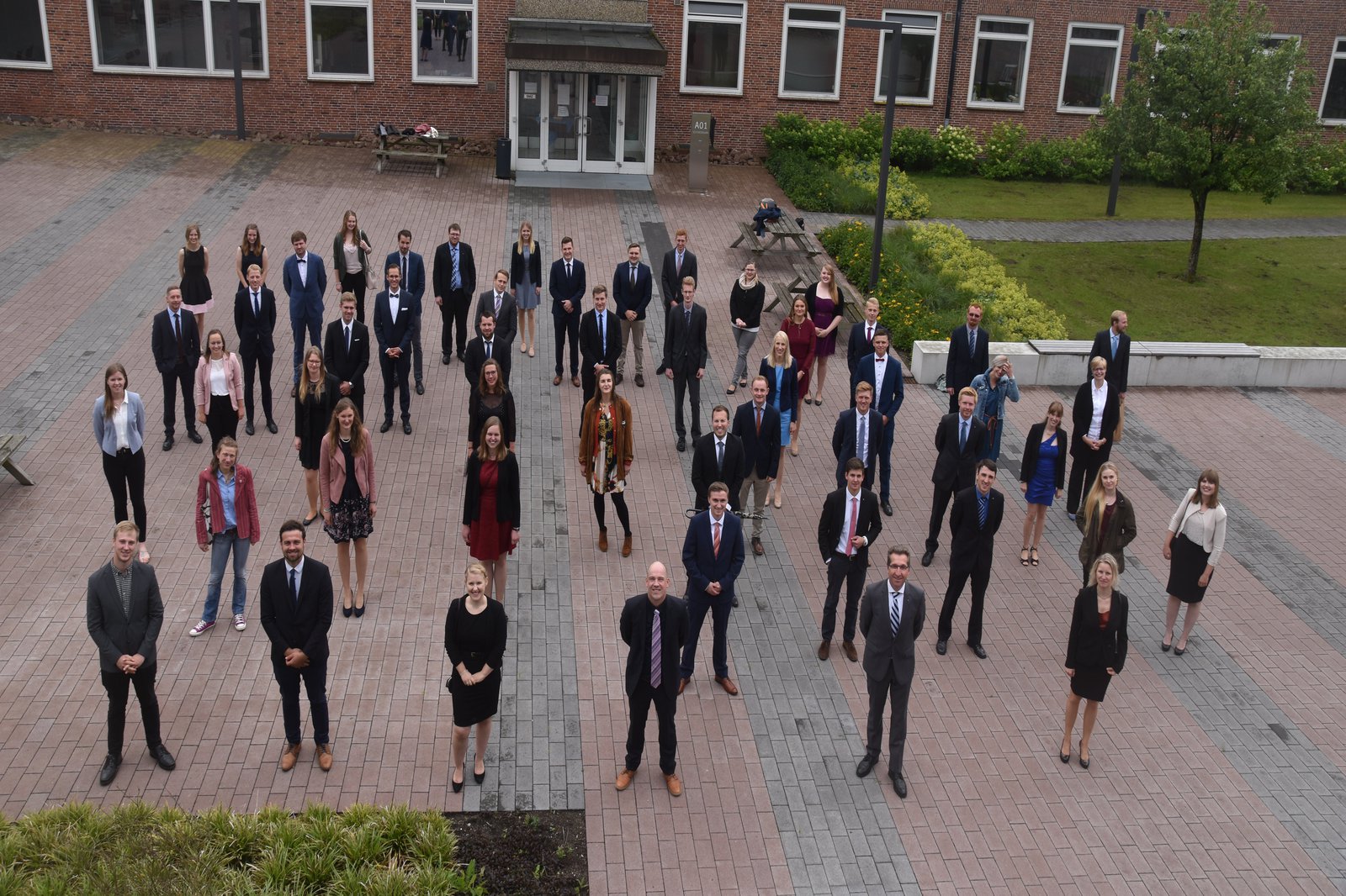 Foto: Herms Gruppe von Absolvent*innen