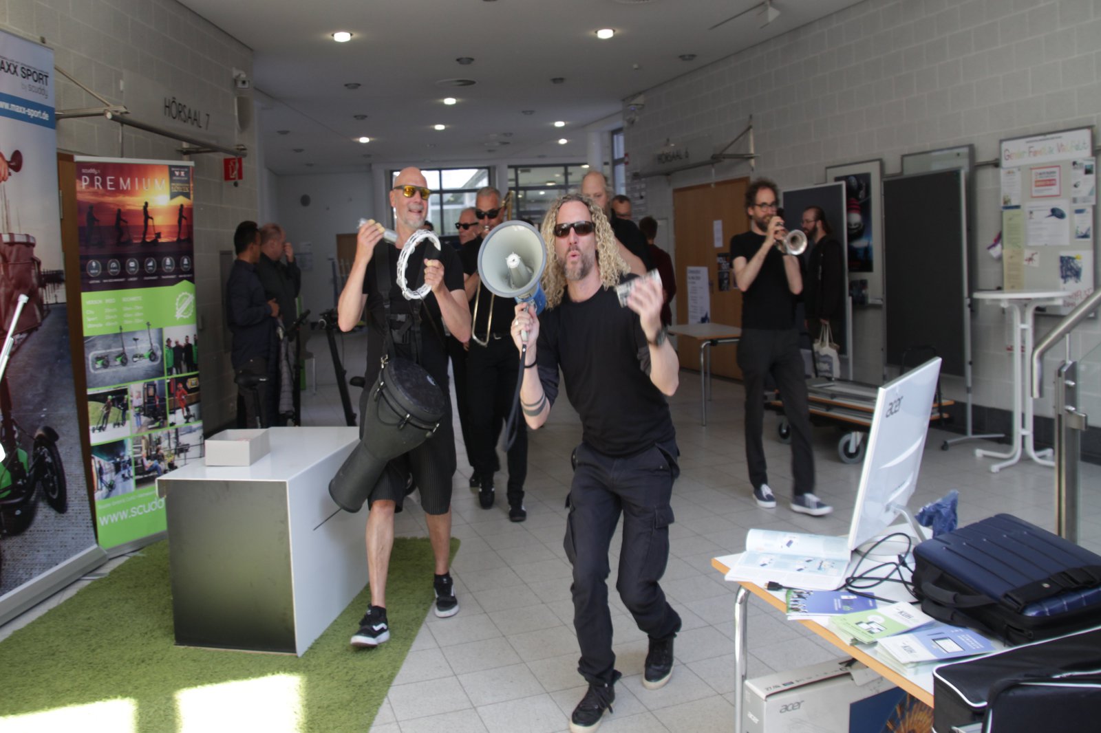 Die Jungs von Super-Rabatzki sorgten mit ihren Rhythmen für Super-Stimmung. Foto: Ohm