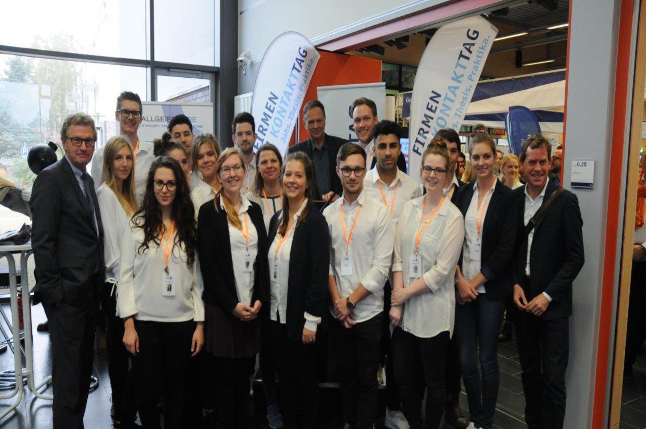 Zur Eröffnung des Firmenkontakttages 2019 empfingen FH-Präsident Prof. Dr. Udo Beer und die Studierenden des Organisations-Teams Kiels Oberbürgermeister Dr. Ulf Kämpfer und Dr. Bernd Klaus Buchholz, Minister für Wirtschaft, Verkehr, Arbeit, Technologie und Tourismus in Schleswig-Holstein. Foto: Susanne Meise