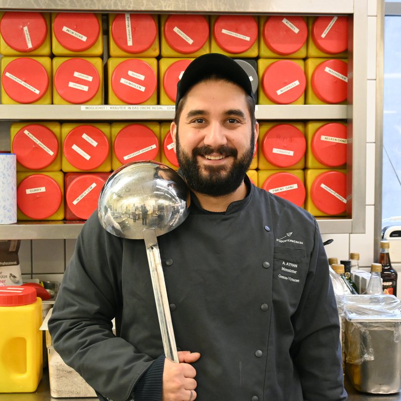 Mensa-Leiter Akif Ayhan