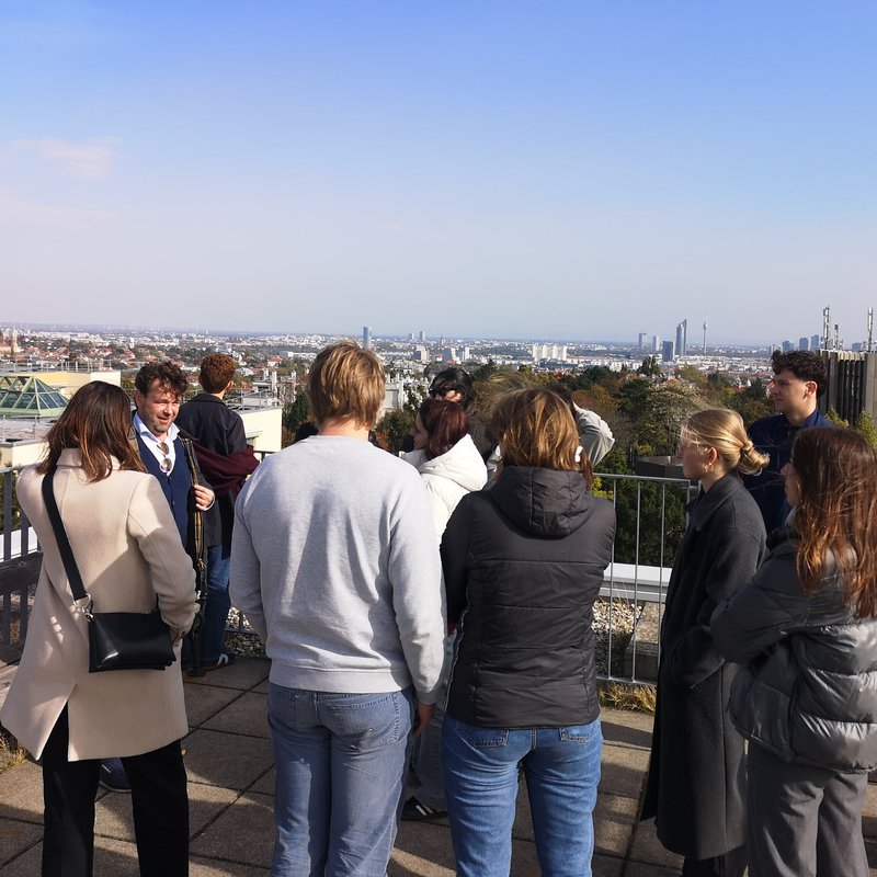 Menschen auf einem Dach