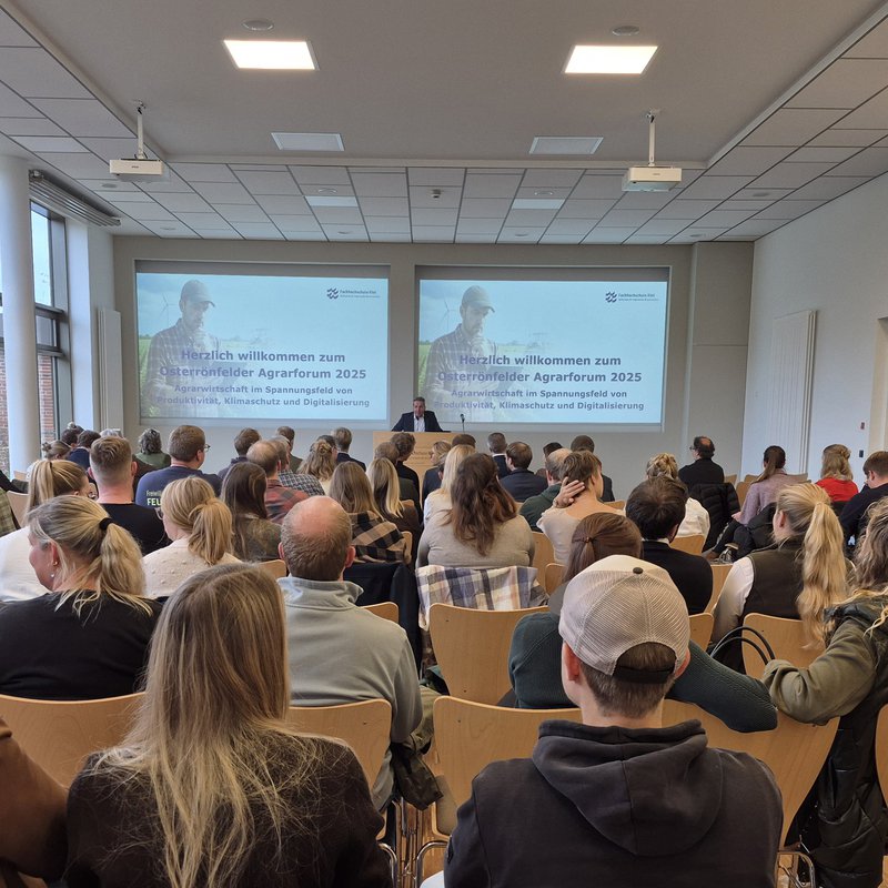Menschen in einem Saal