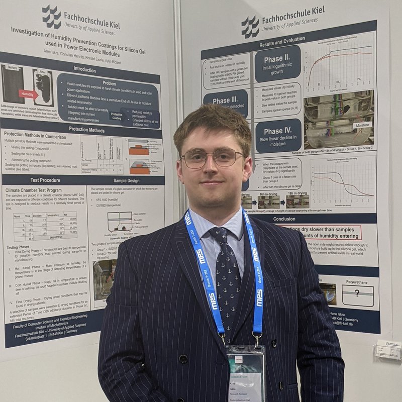 Arne Iskra präsentiert seine Forschung auf der PCIM 2025.  Arne Iskra präsentiert seine Forschung auf der PCIM 2025.