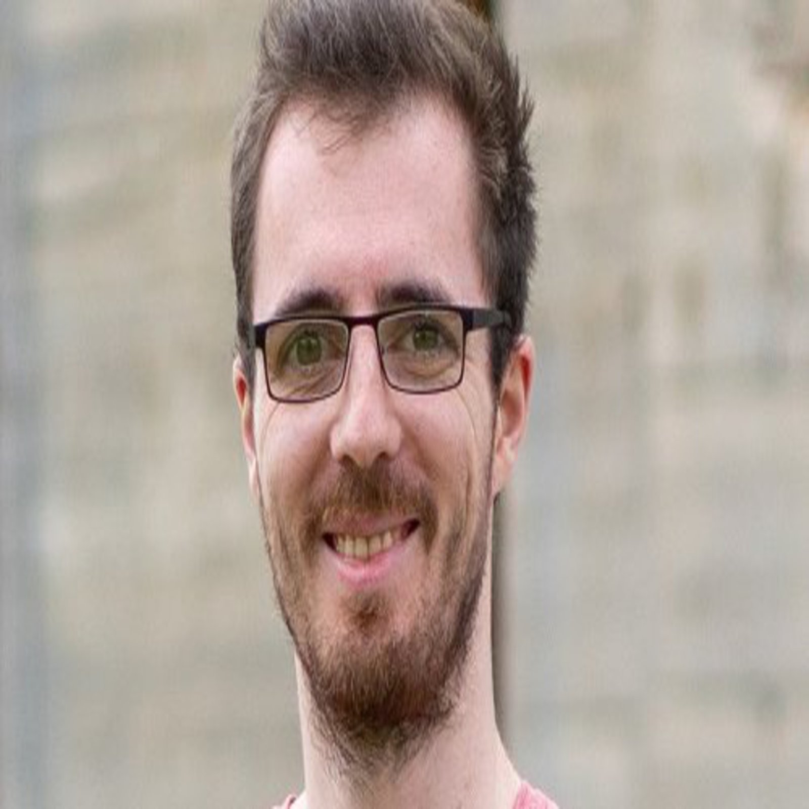 ein Student steht vor dem Bunker auf dem Campus der FH Kiel