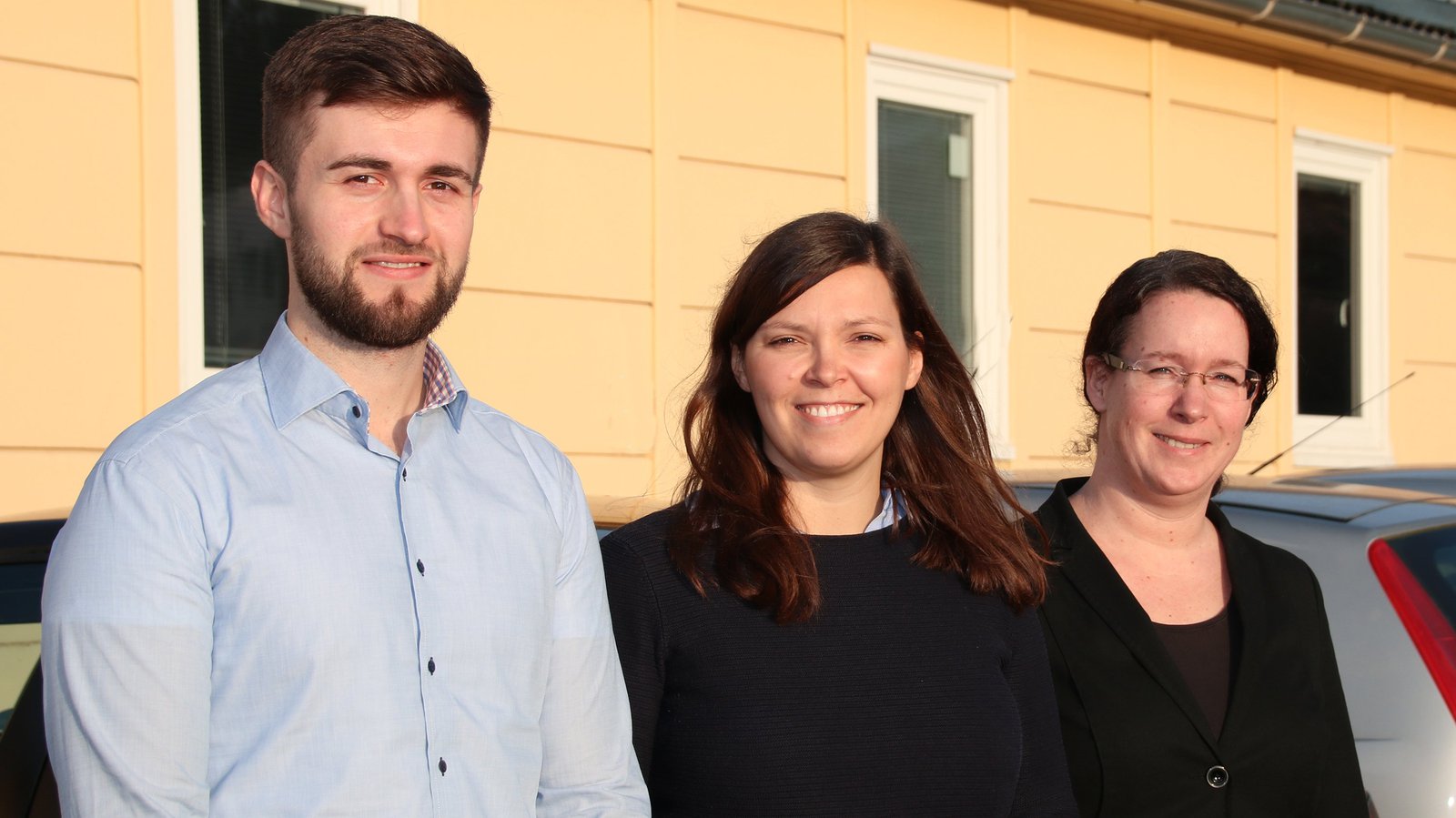Matthias Funk (v. l.), Junior Referent Marketing bei DB Regio SH, Sarah Wöhler, Kundenkommunikation DB Regio SH, und Prof. Dr. Petra Dickel. (Foto: C. Beeck) Matthias Funk (v. l.), Junior Referent Marketing bei DB Regio SH, Sarah Wöhler, Kundenkommunikation DB Regio SH, und Prof. Dr. Petra Dickel. (Foto: C. Beeck)