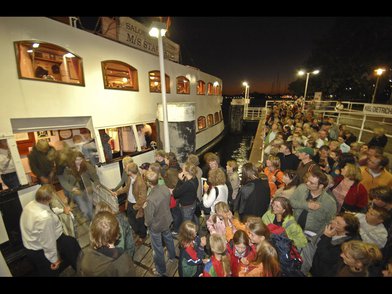 Am Fähranleger zur Museumsnacht