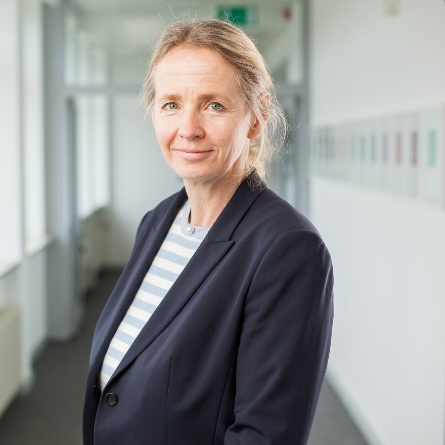 Ute Vanini Prof. Dr. Ute Vanini auf dem Senatsflur der FH Kiel