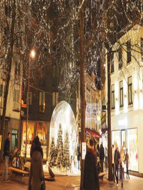 Lichterglanz in den Straßen Antwerpens. (Foto: Baxmann) Lichterglanz in den Straßen Antwerpens. (Foto: Baxmann)
