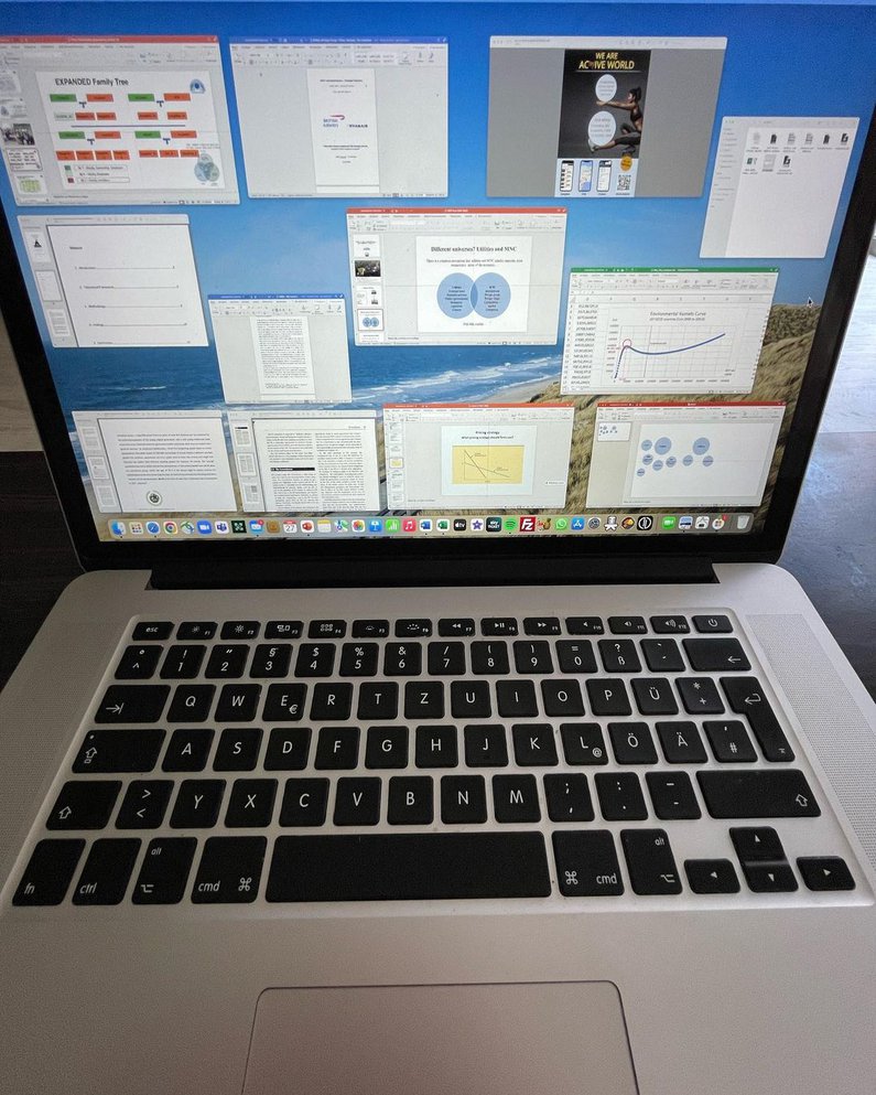 Laptop mit Erinnerungen für Prüfungen