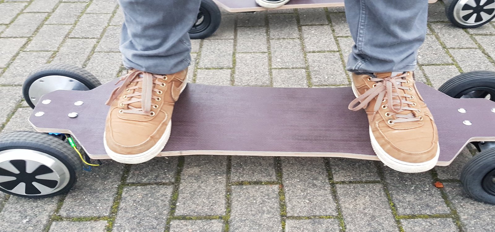 Die Möglichkeit, sich ein E-Longboard zu bauen, nahmen zehn Studierende gerne wahr. Foto: Gina Eberhardt