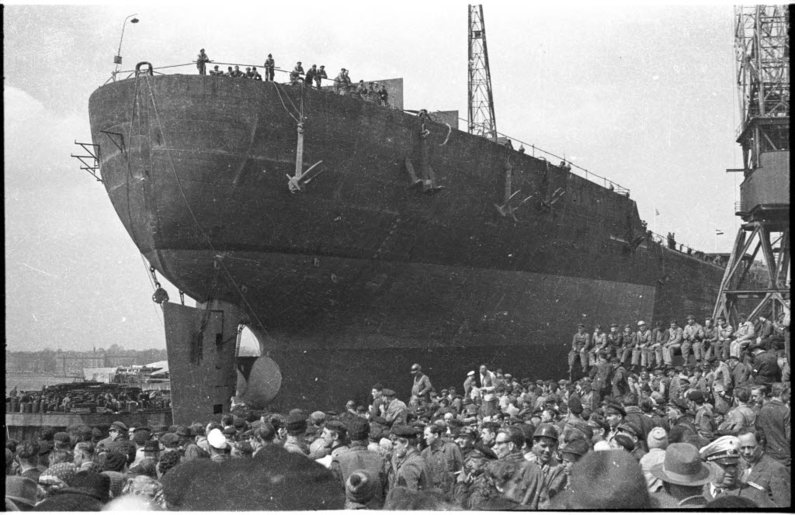 Stapellauf des norwegischen Frachters "Jakinda", 1958.