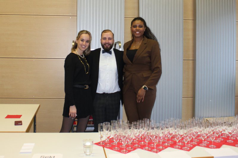 Fachschaftsmitglieder bei der Catering-Vorbereitung 