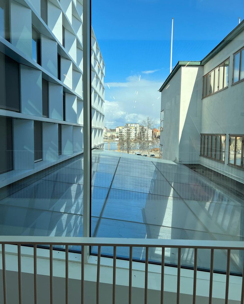 Fassade mit großer Glasfront