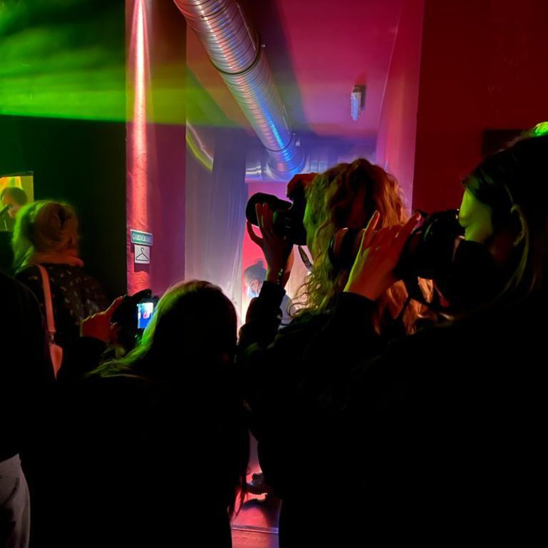 Als Eventfotografin war die Studentin bei Konzerten vorn mit dabei. Foto: privat