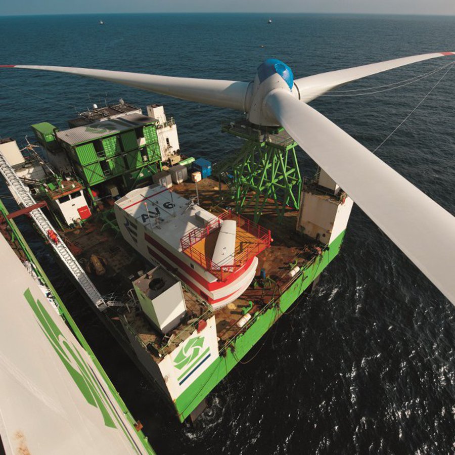 Aufbau einer Repower 5M im Offshore-Windpark alpha ventus Gondelmontage an einer Windkraftanlage. © Stiftung OFFSHORE-WINDENERGIE | Repower | Jan Oelker