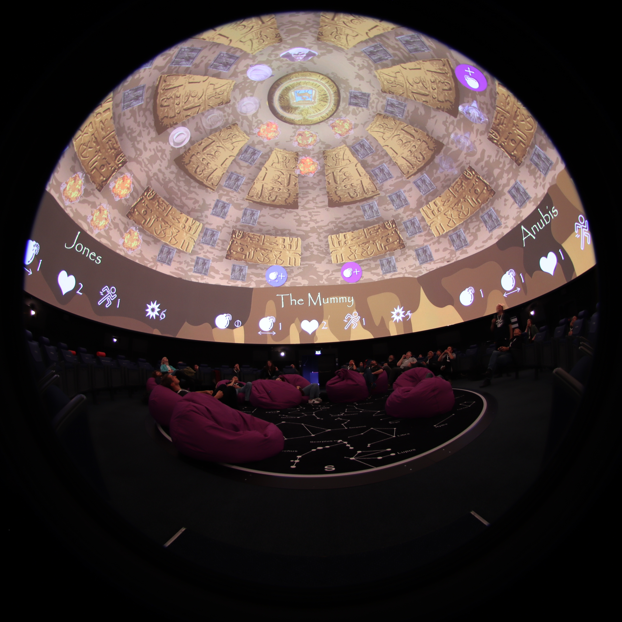 Planetariumskuppel mit Spiel "Cheops Bomb!"