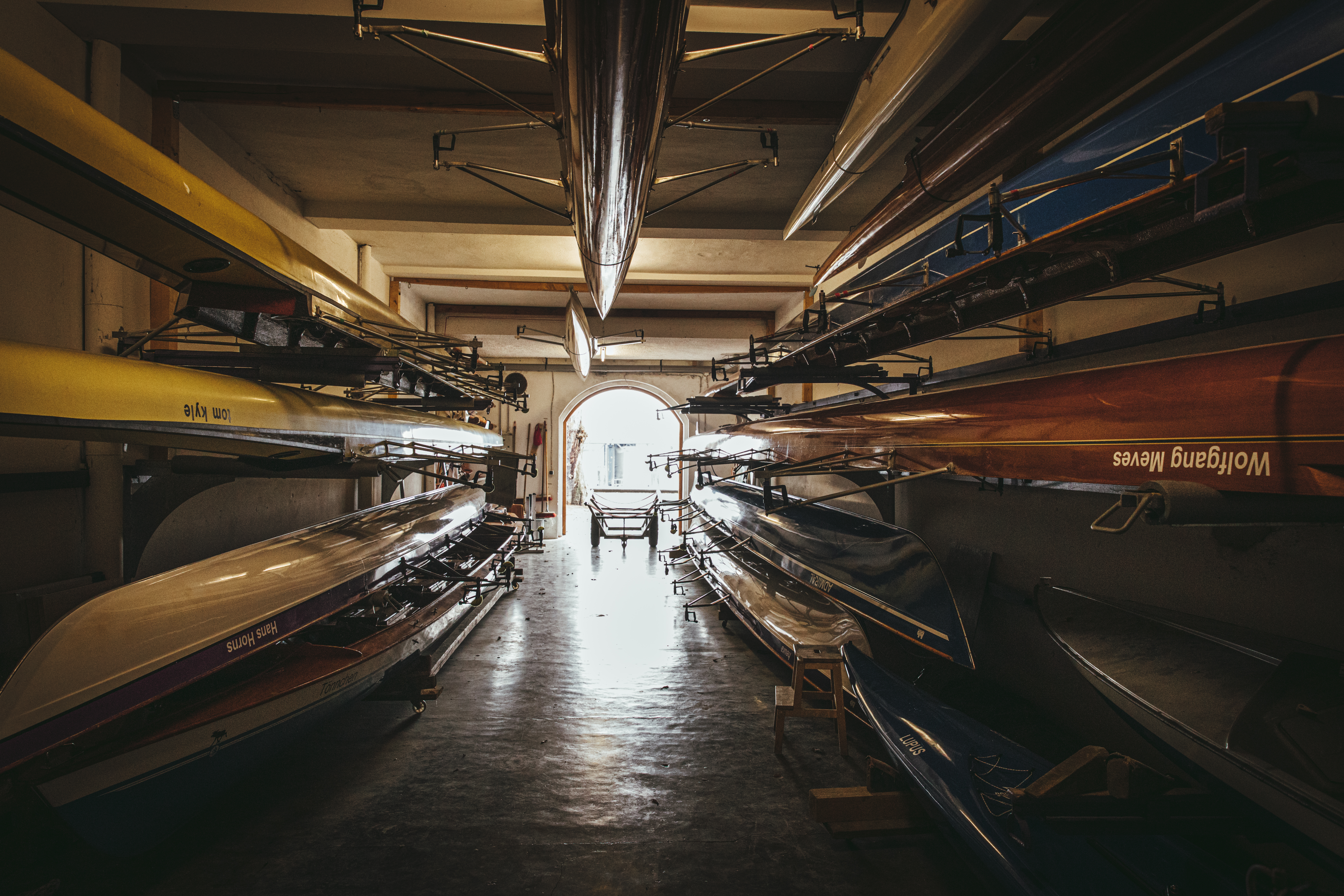 Blick in die Bootshalle des Akademischen Rudervereins Kiel
