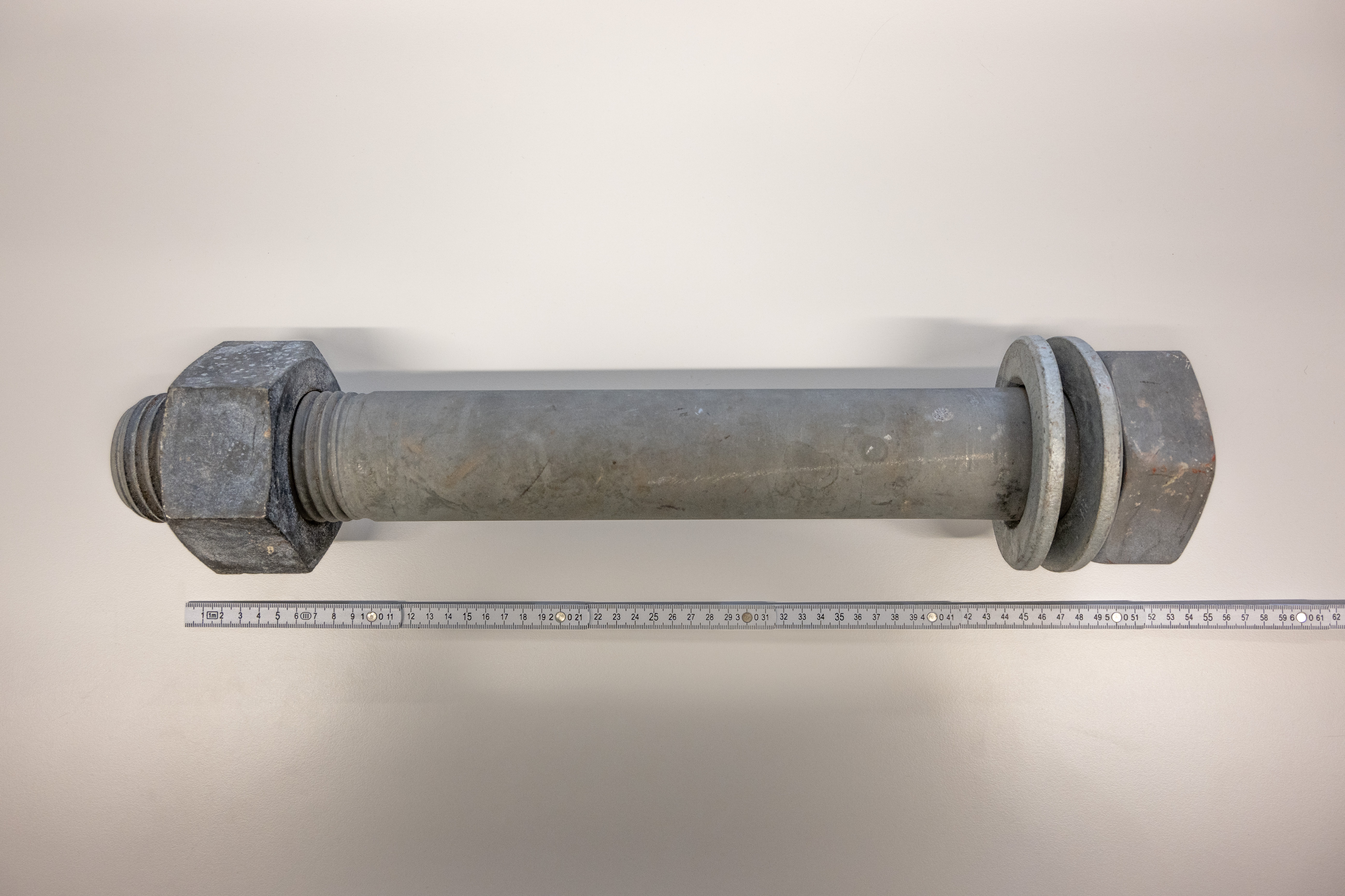 Sehr große Schraube