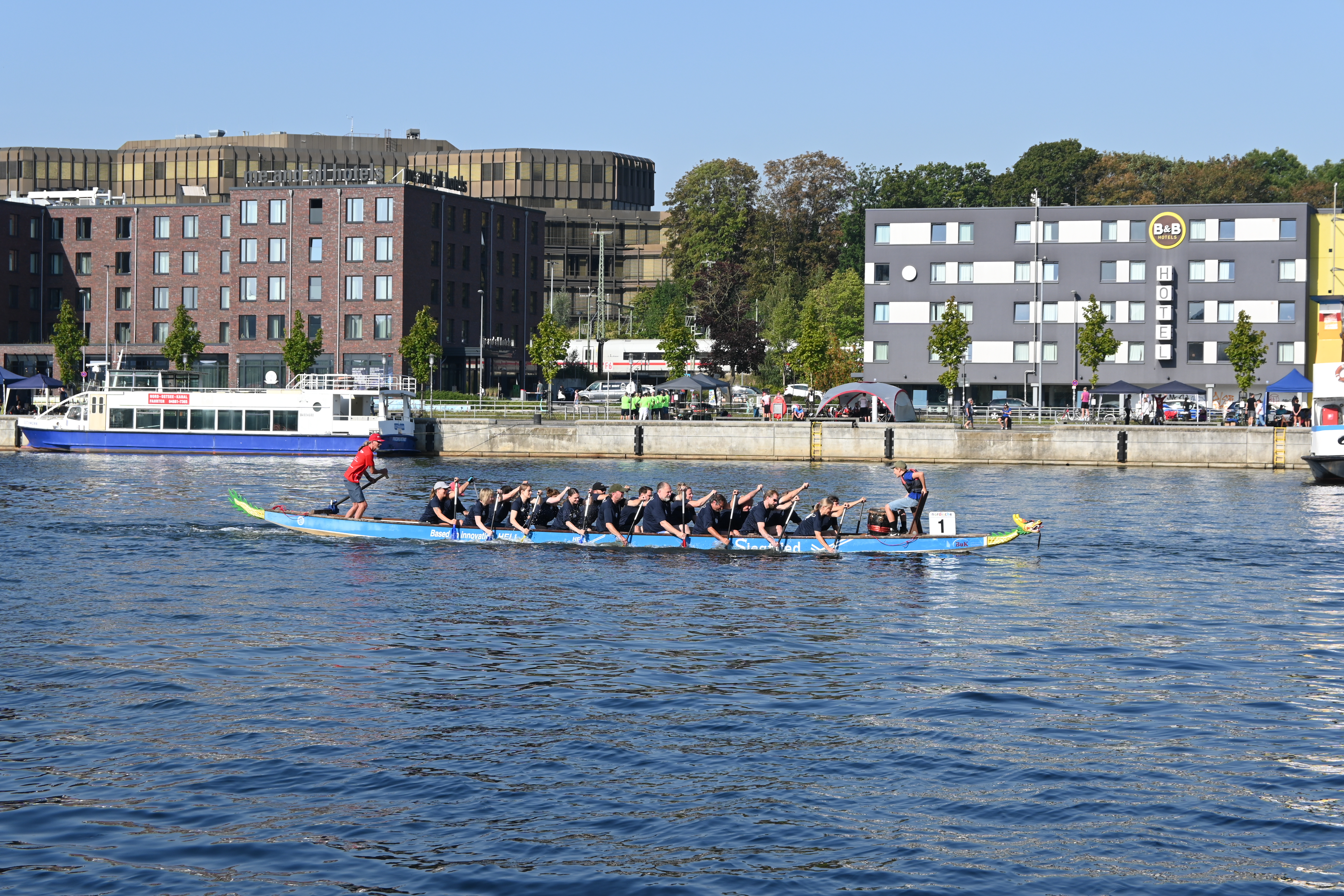 Das Team im Drachenboot.