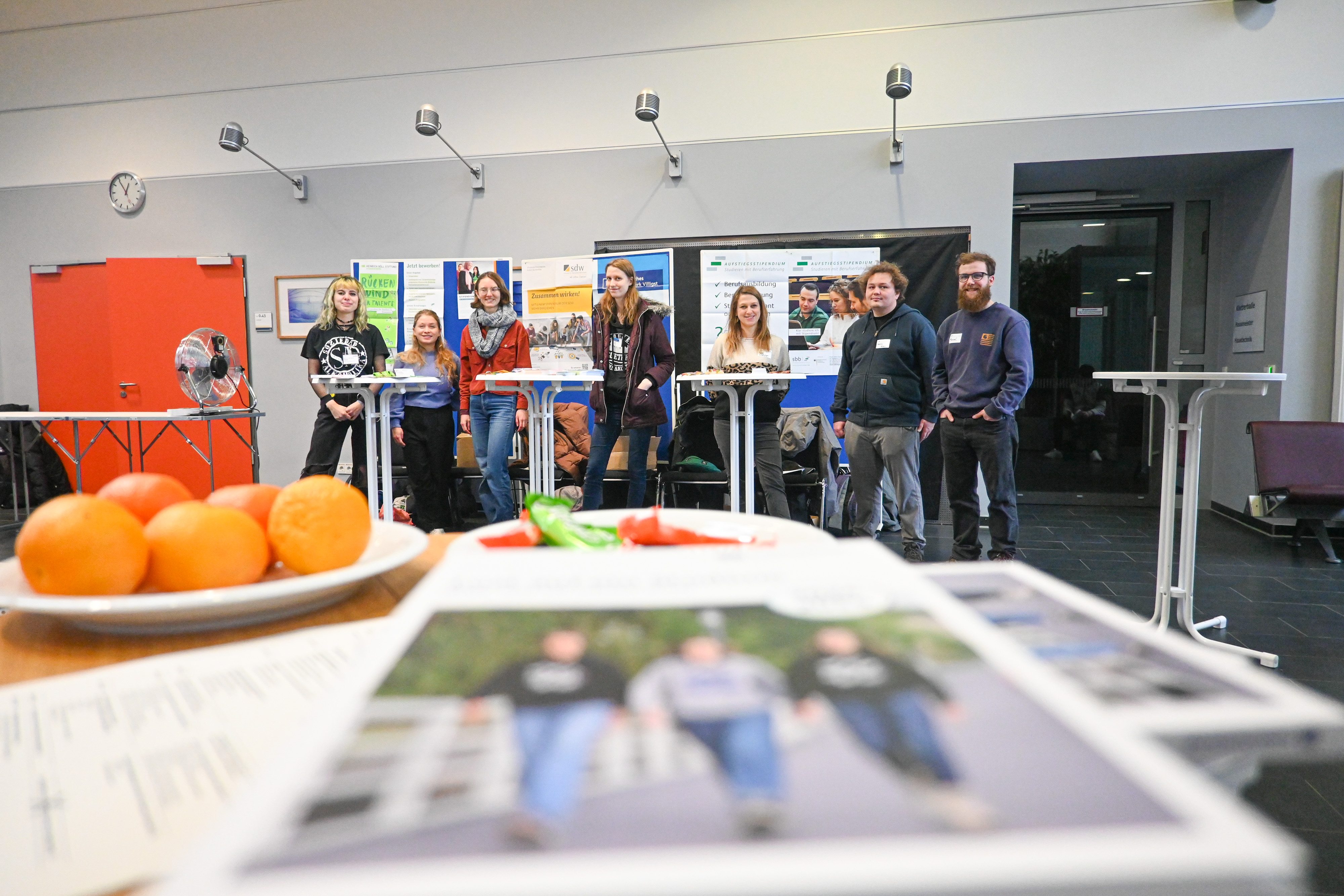 Student*innen der FH Kiel informieren über ihre Erfahrungen mit dem Stipendium.