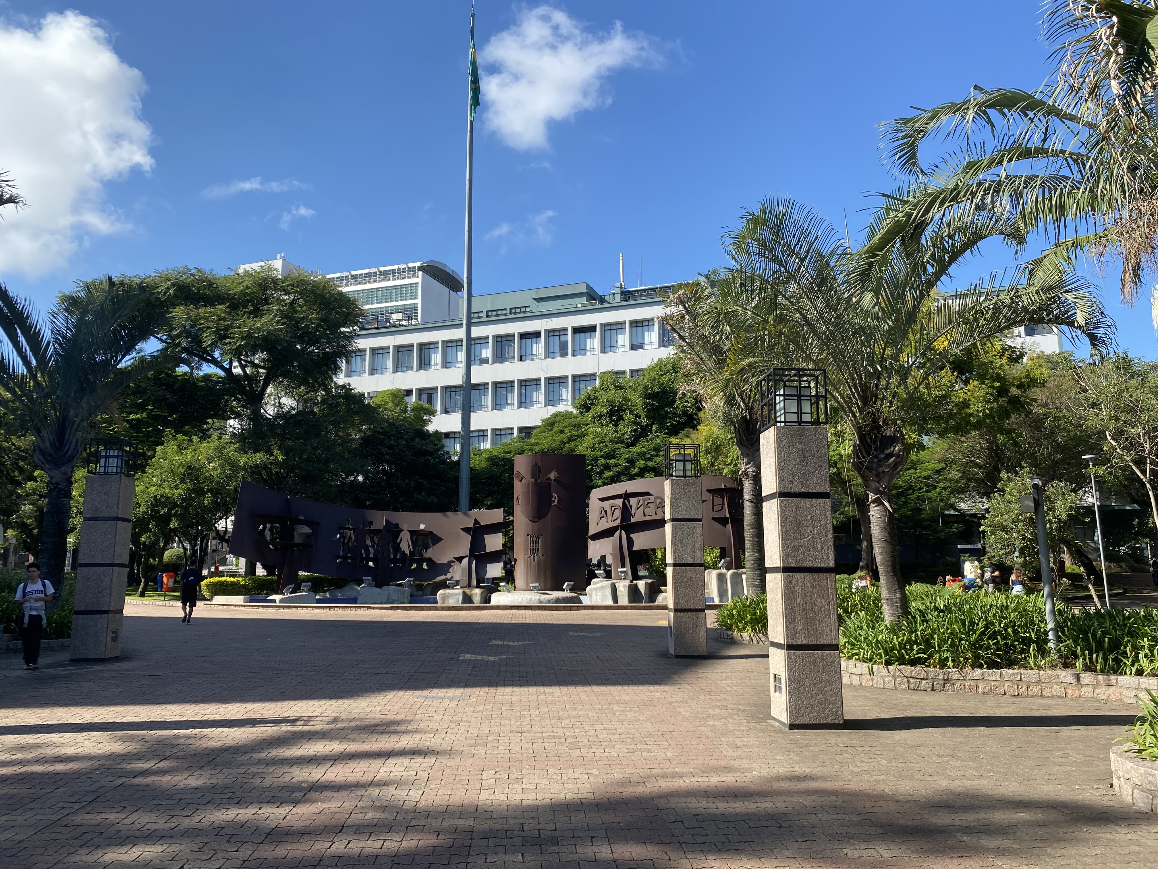 Haupteingang der Pontifícia Universidade Católica do Rio Grande do Sul