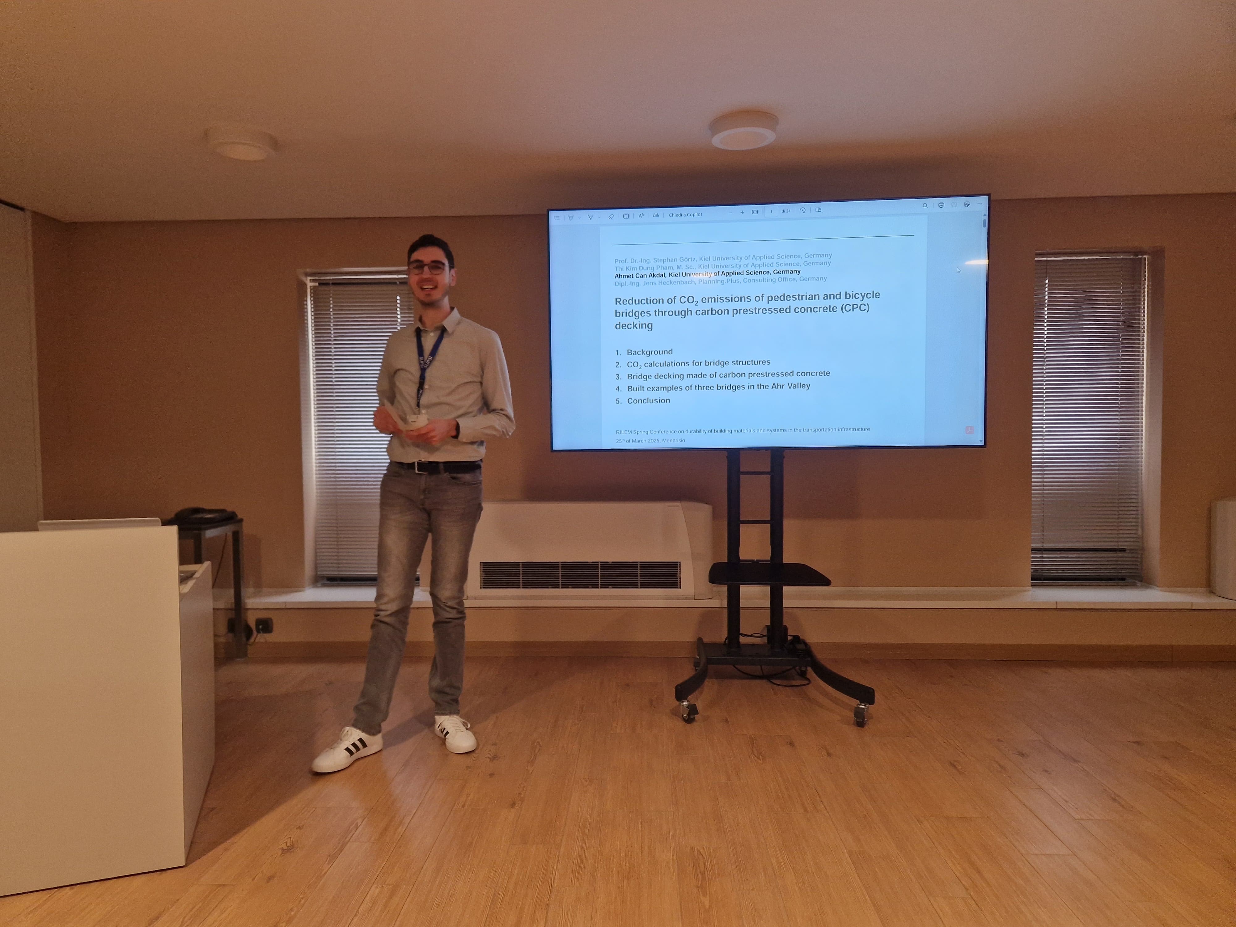 Ahmet Can Akdal bei seinem Vortrag in der Schweiz