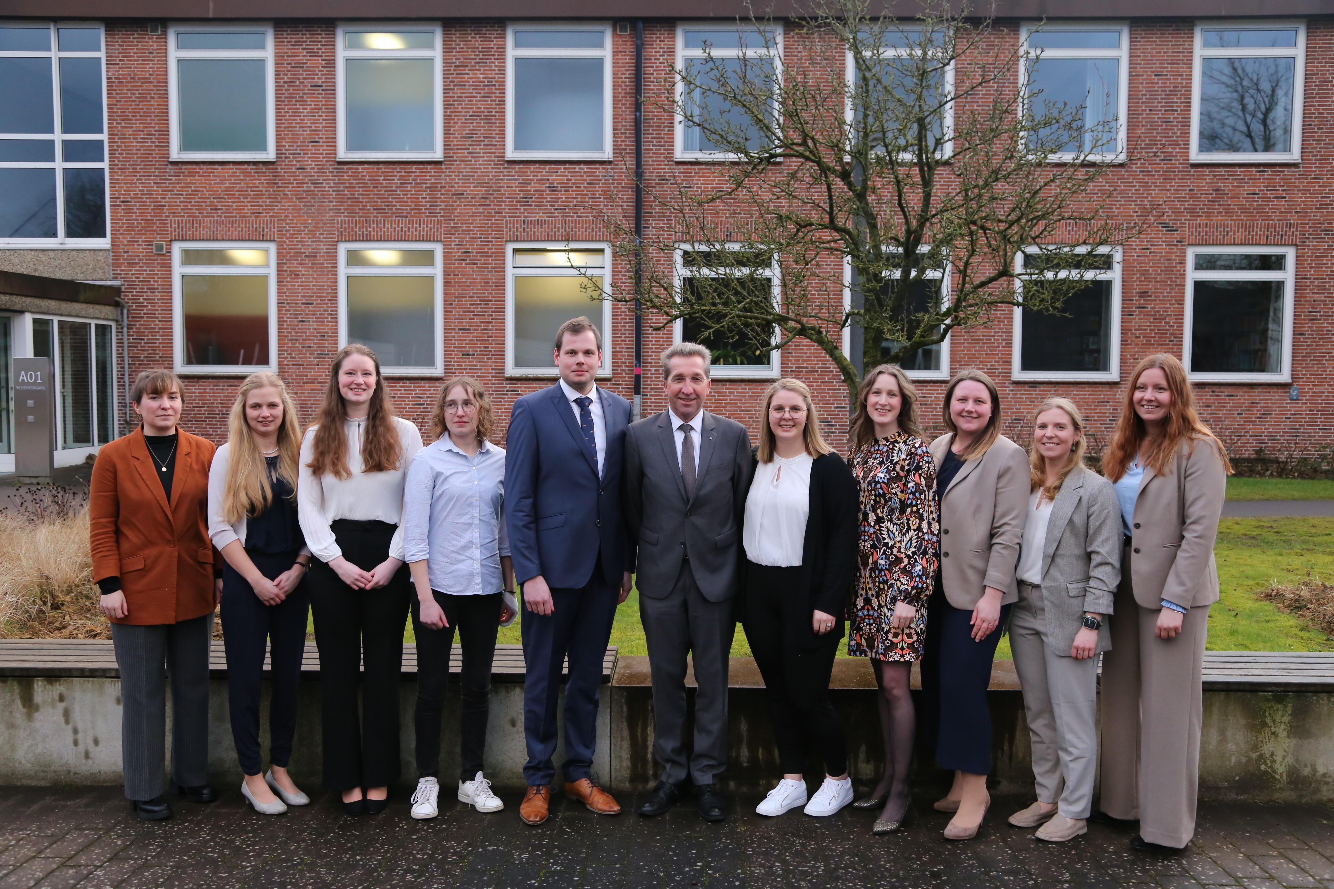 Die Masterabsolventinnen und -absolventen des Wintersemesters 2024 am Fachbereich Agrarwirtschaft der FH Kiel.