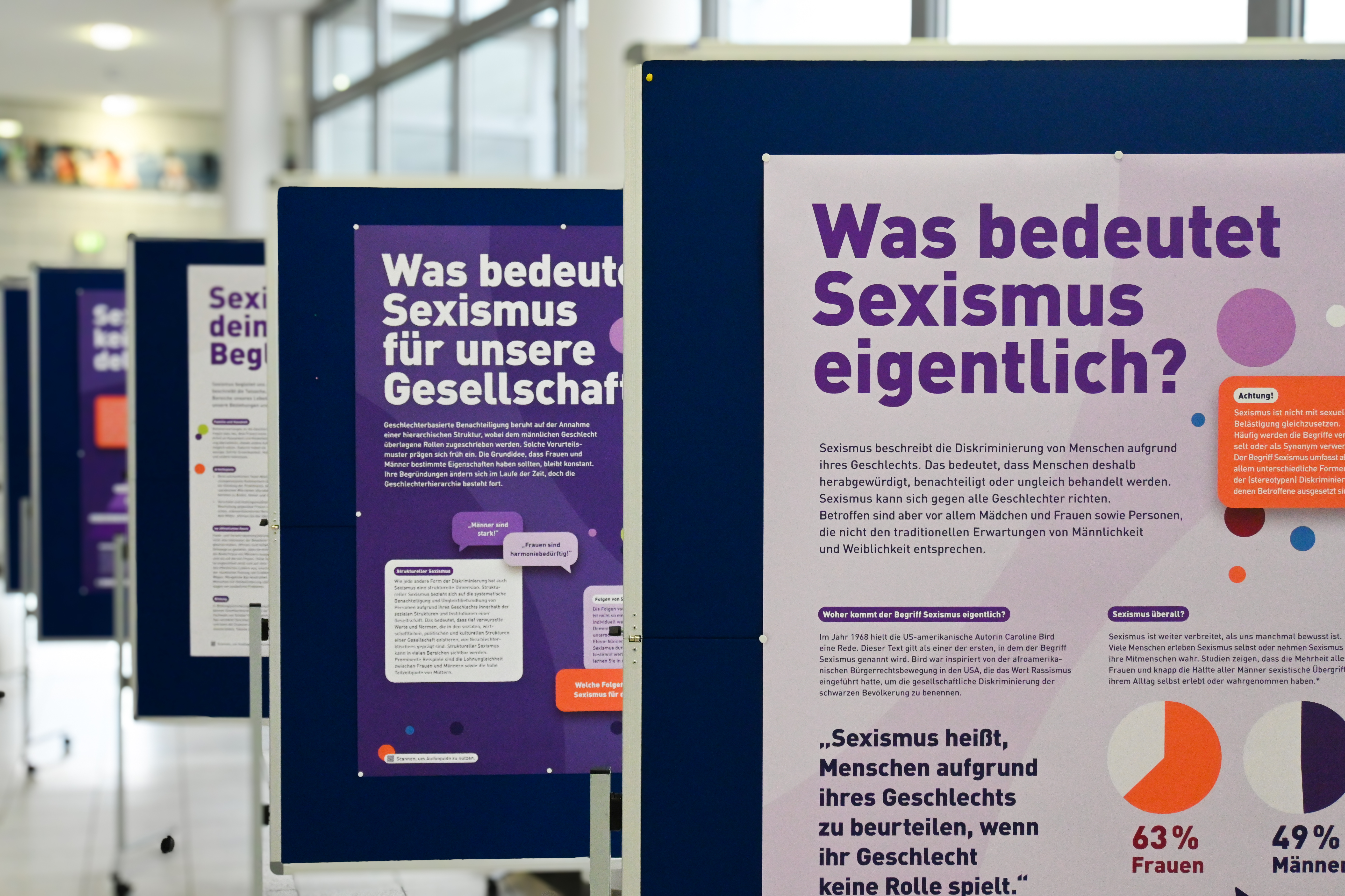 Ausstelung zum Aktionstag gegen Gewalt gegen Frauen