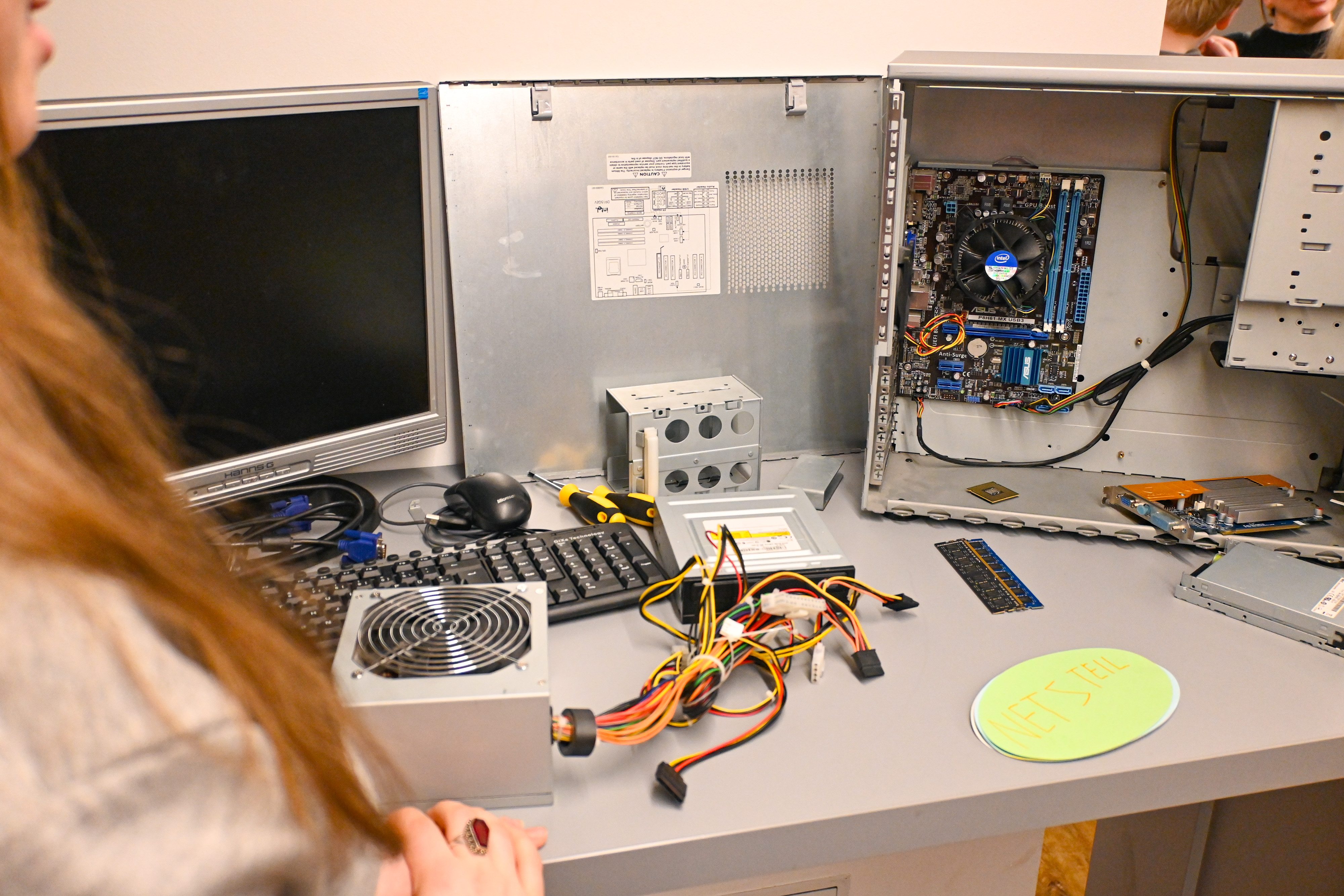 Wie funktioniert ein Computer? Das erklärten Schüler*innen vom MINT-Club bei der Projektvorstellung.