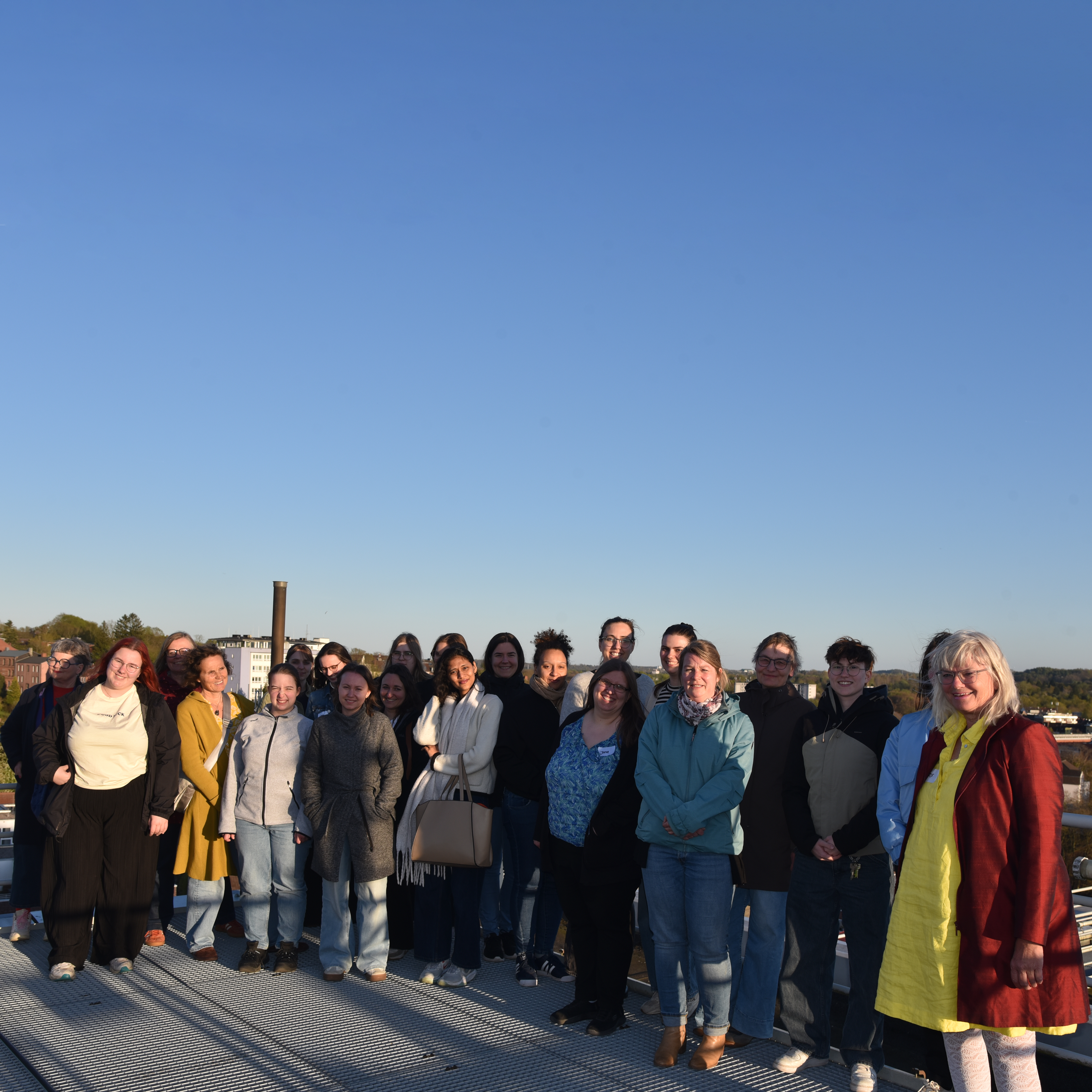 Teilnehmerinnen des ersten Treffens der networking women auf dem Dach des höchsten Gebäudes der HAW Kiel