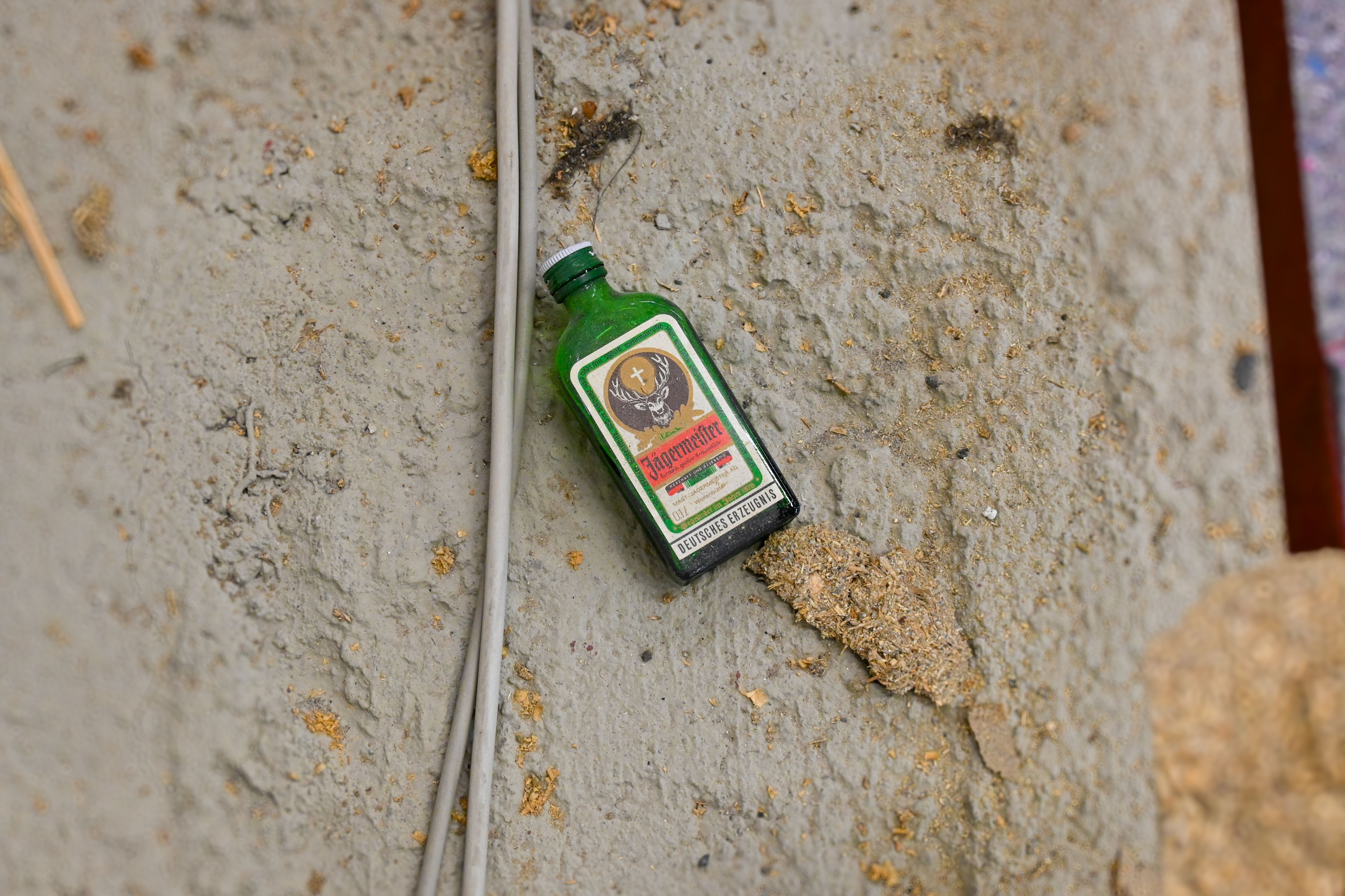 Eine alter Jägermeisterflasche.