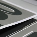 Eine Ecke eines Drucks, auf dem eine 50 zu erkennen ist.