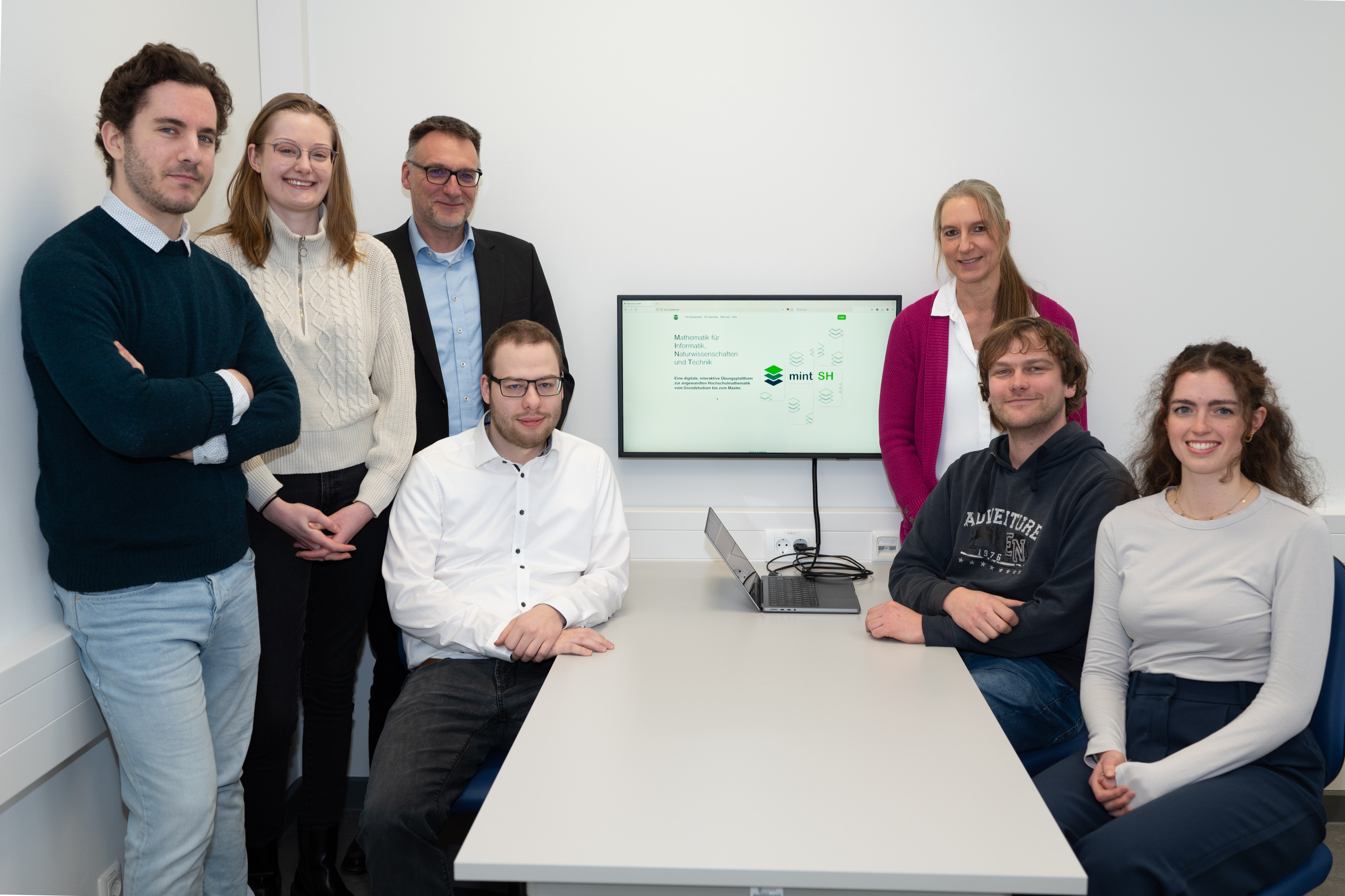 Vier Männer und drei Frauen bilden das Team von mintSH