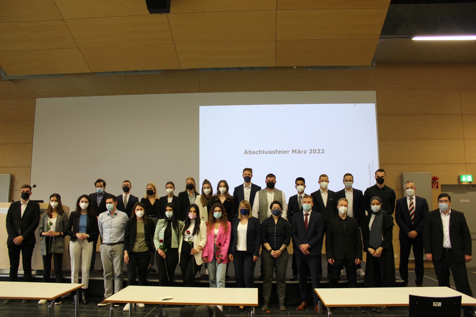 Gruppenfoto der Absolvent*innen