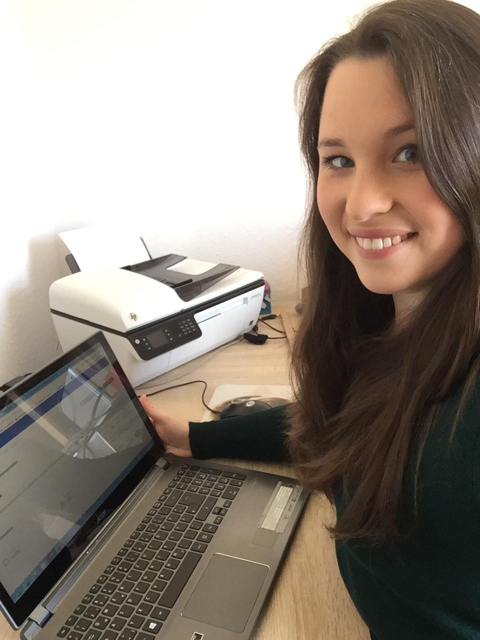 Sitzt an der Auswertung der über 11.000 Antworten: BWL-Studentin Michaela Knafla. Foto: Knafla